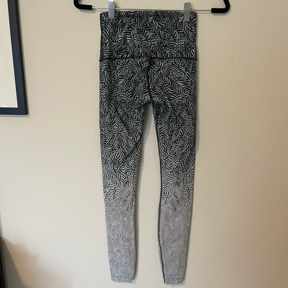 Lululemon Ombré Zebra Leggings - Picture 7 of 11